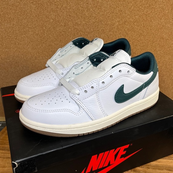 Nike
Jordan 1 OG low
Brand new - Picture 3 of 15